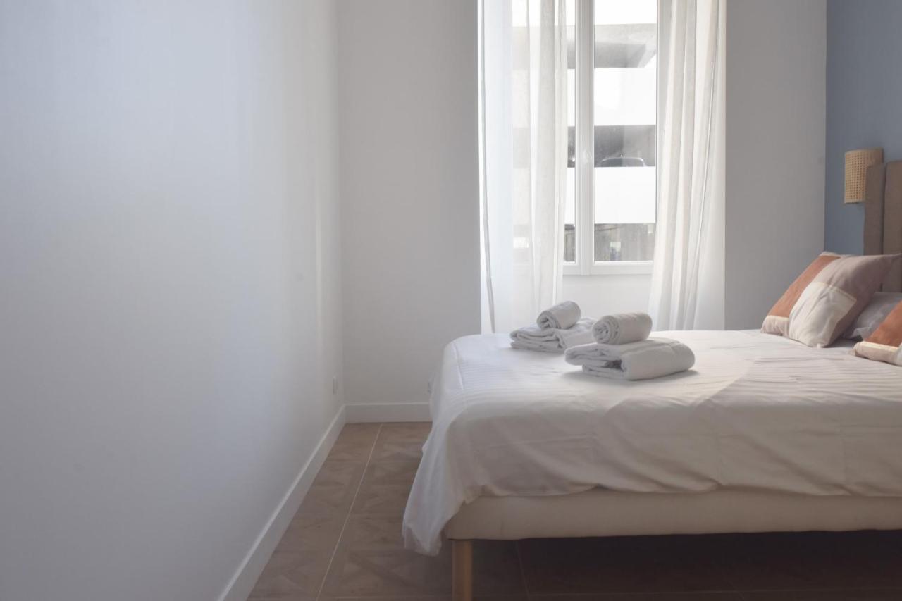 Modern 3-br In Center 5 Minutes From Palais And Beache Apartment
