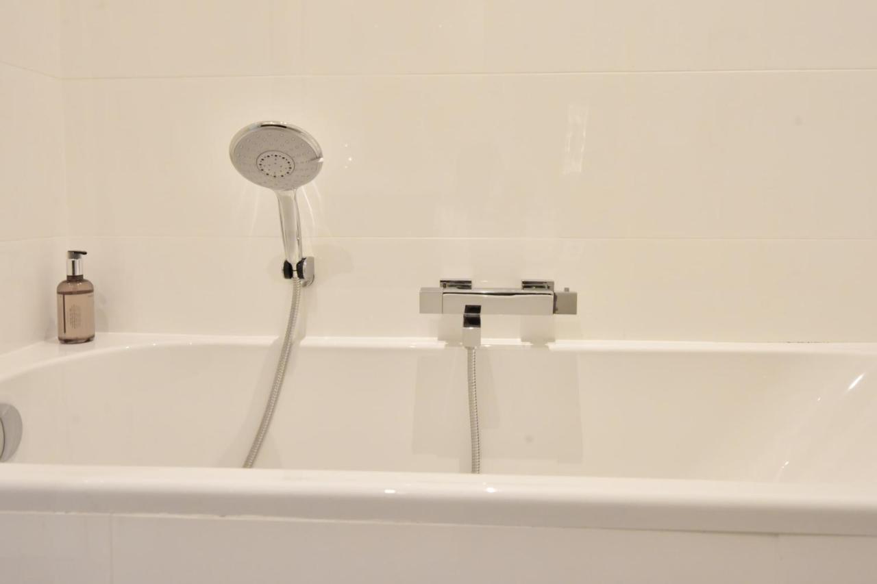 Apartment Modern 3-br In Center 5 Minutes From Palais And Beache *
