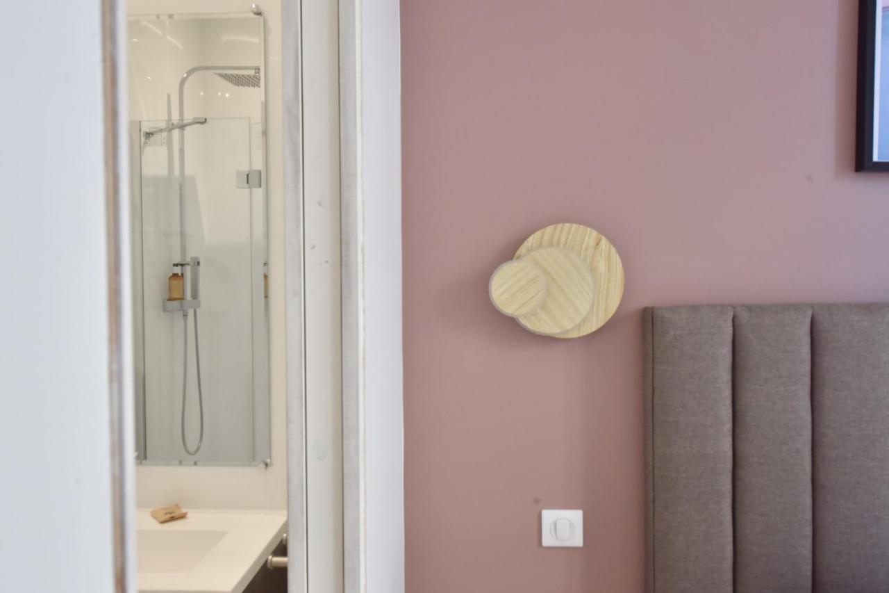 Modern 3-br In Center 5 Minutes From Palais And Beache Apartment