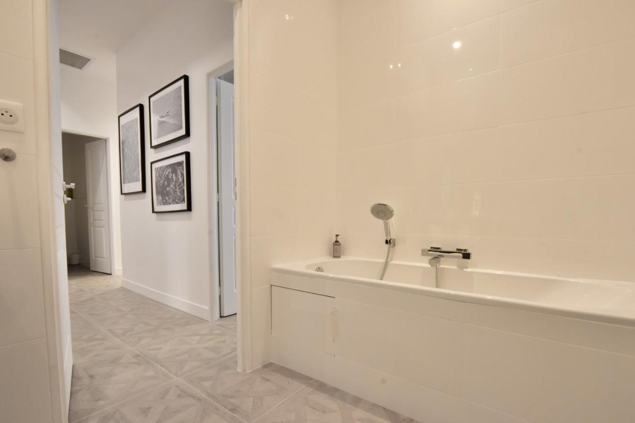 Modern 3-br In Center 5 Minutes From Palais And Beache Apartment *